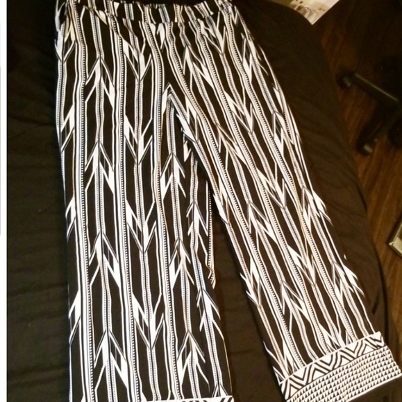 New York & Company wide leg black and white pants - Picture 4 of 7
